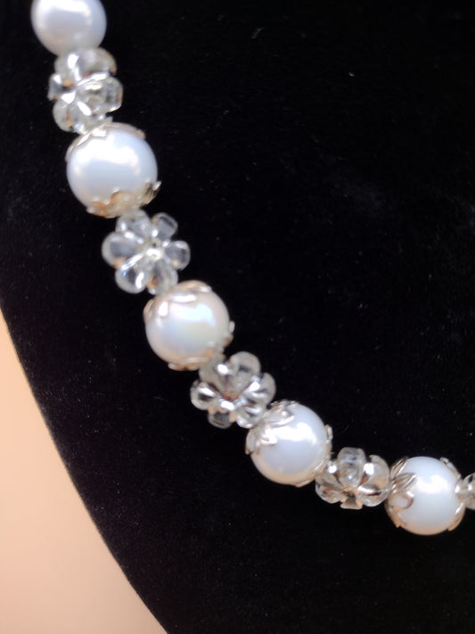 Faux Pearls & Flowers Necklace