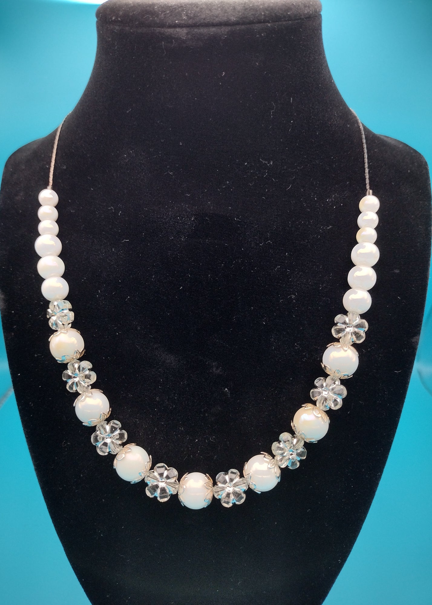 Faux Pearls & Flowers Necklace
