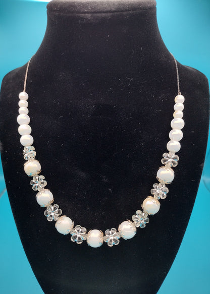 Faux Pearls & Flowers Necklace