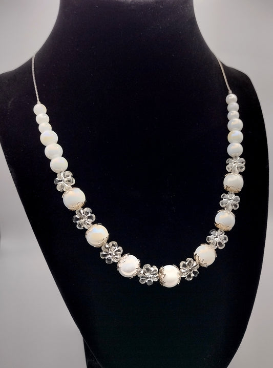 Faux Pearls & Flowers Necklace