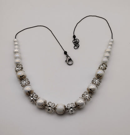 Faux Pearls & Flowers Necklace